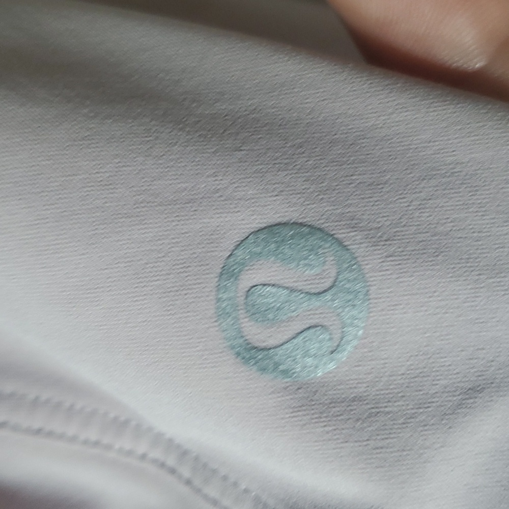 Lululemon - Picture 2 of 4